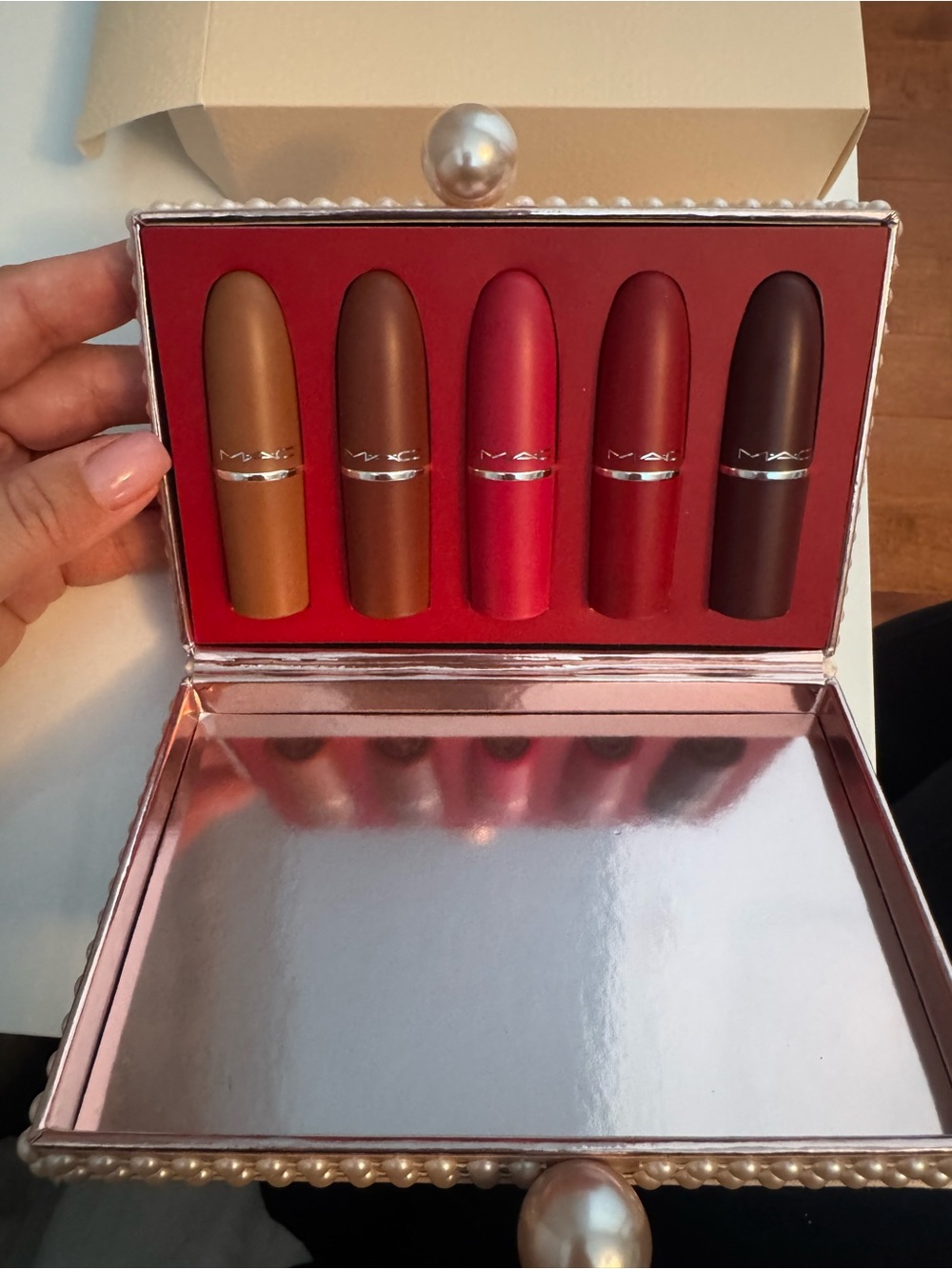 MAC “A Taste of Matte Lipstick: Destined for Stardom” Gift Set + cosmetic clutch - Picture 10 of 16